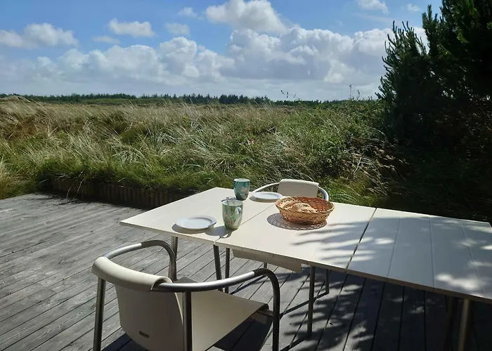 Lovely Summer House On Natural Grounds Casa de Férias *
