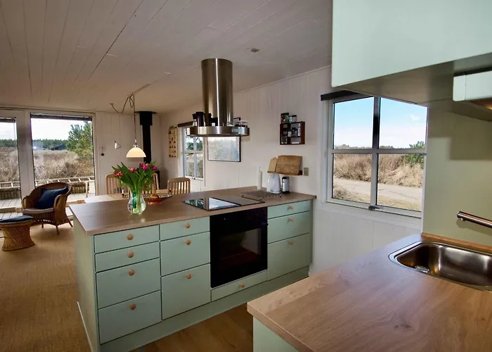 Lovely Summer House On Natural Grounds Casa de Férias *